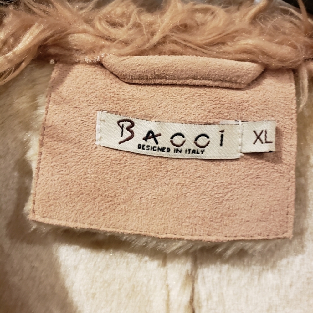 Vest - Picture 5 of 7